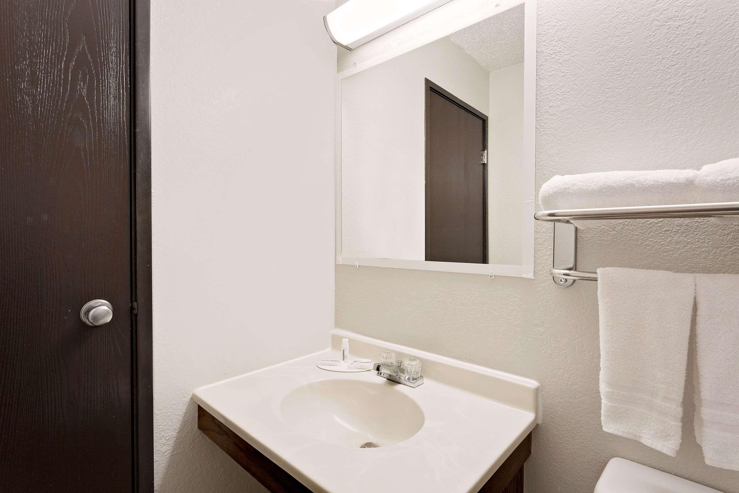 Super 8 By Wyndham Waynesboro Hotel Luaran gambar