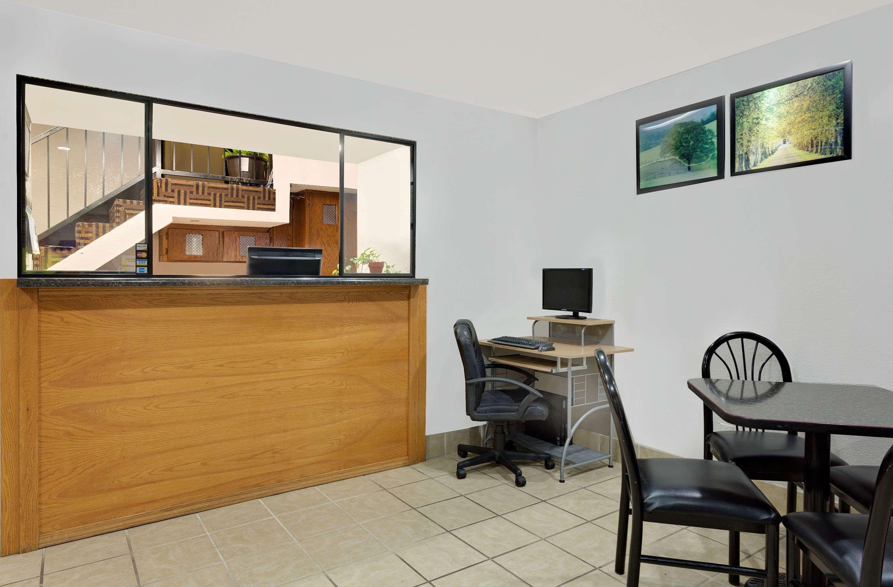 Super 8 By Wyndham Waynesboro Hotel Luaran gambar